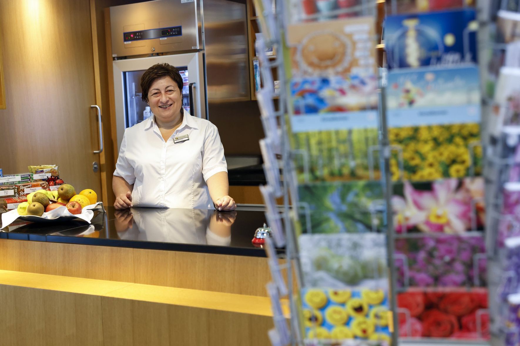 Burgerspittel im Viererfeld: Mitarbeiterin am Kiosk